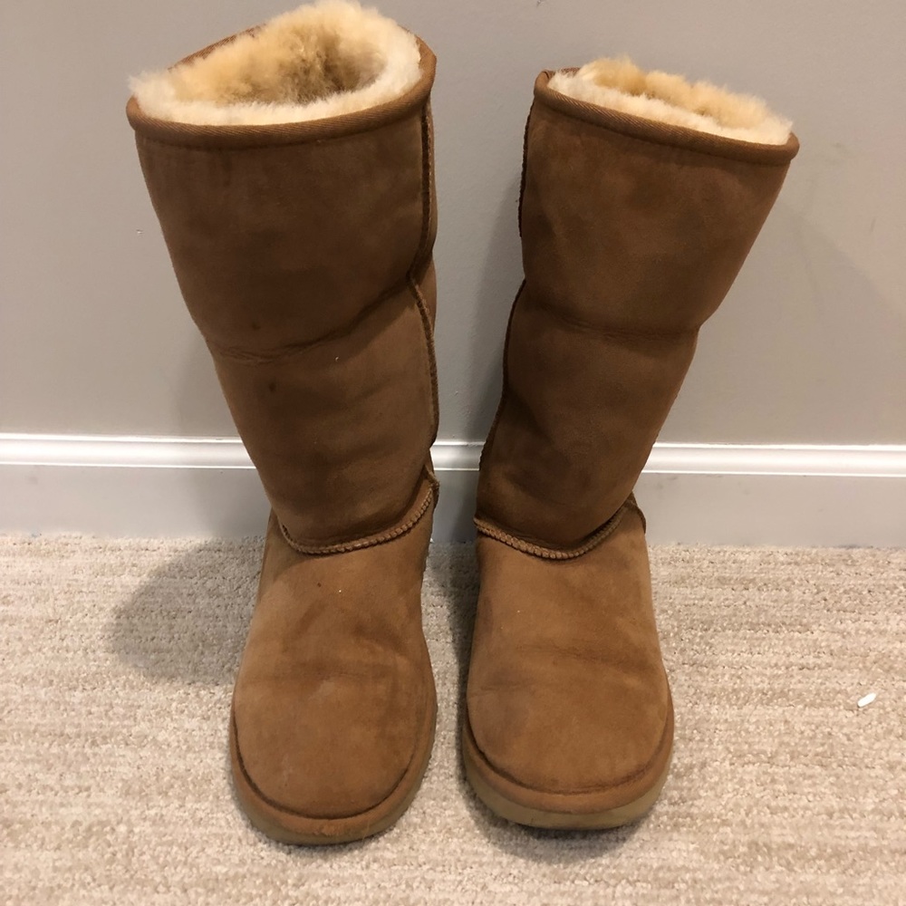 CLASSIC UGG BOOT - hardly worn